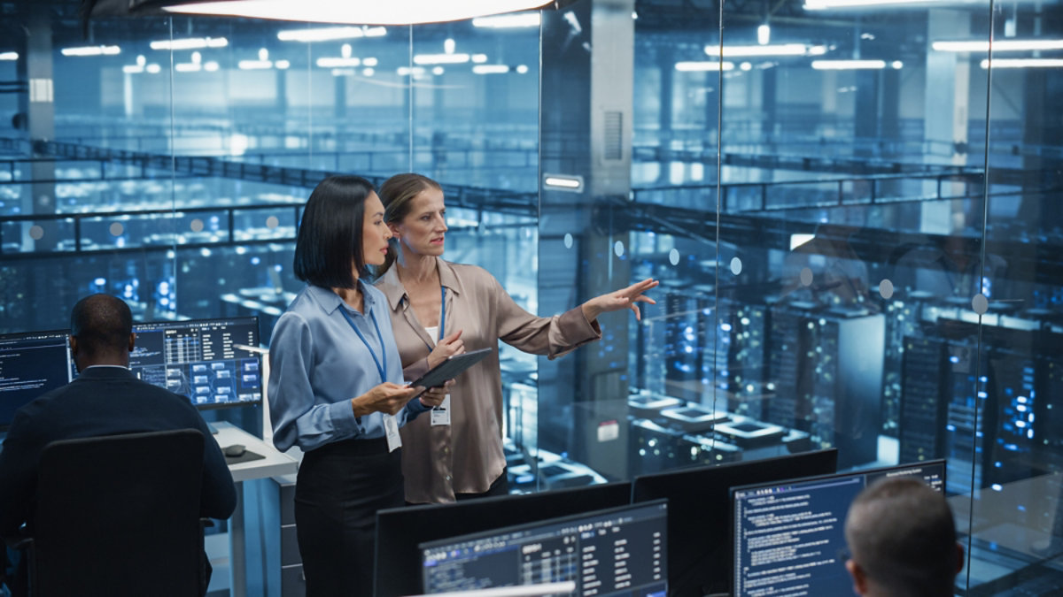two female colleagues collaborating