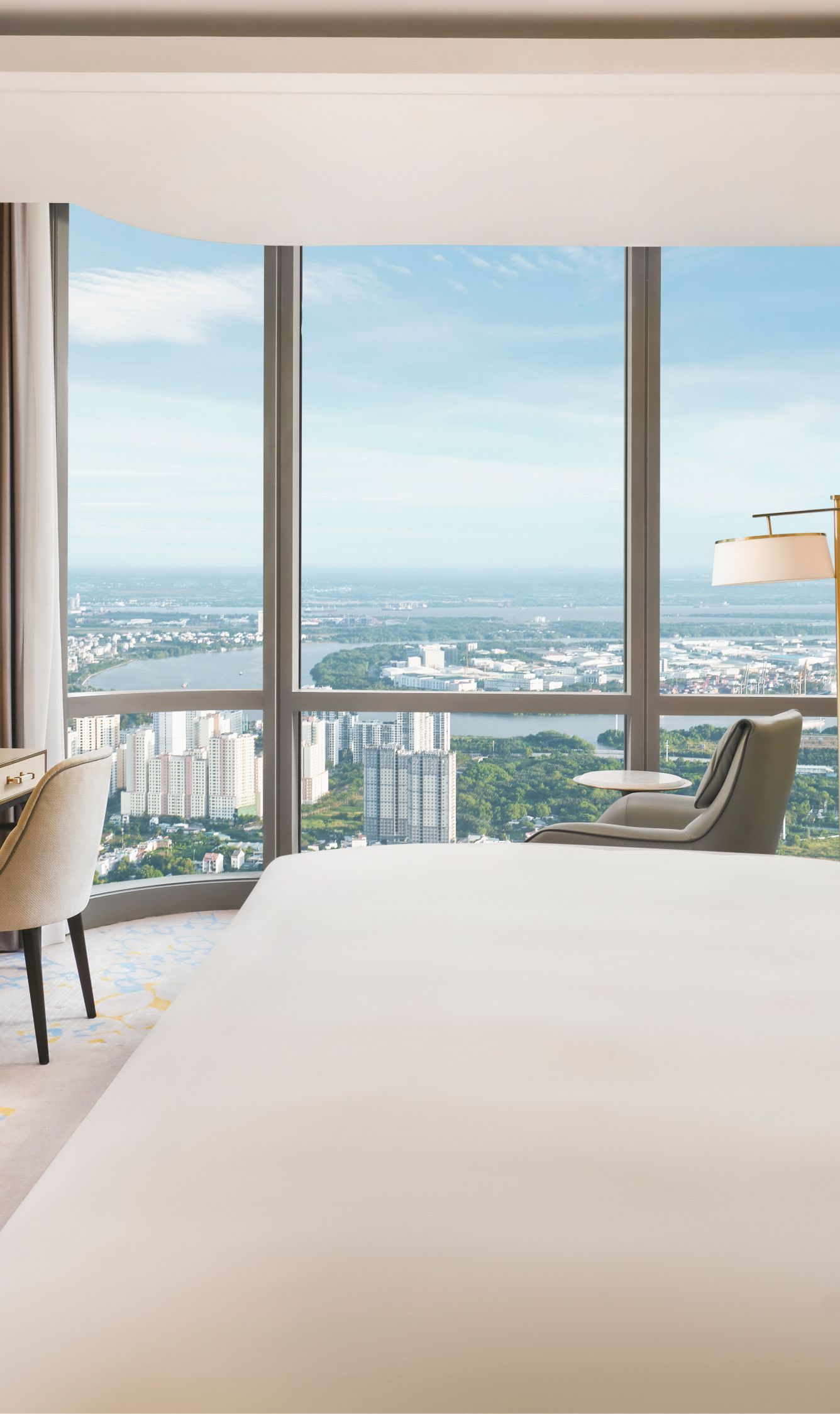 Khách sạn tại TP. Hồ Chí Minh - Với lựa chọn đa dạng từ khách sạn cao cấp đến những homestay xinh xắn, bạn sẽ tìm thấy điểm nghỉ dưỡng phù hợp ở thành phố sôi động này. Cùng trải nghiệm những tiện nghi hiện đại và dịch vụ chuyên nghiệp với chi phí phải chăng để có kỳ nghỉ đáng nhớ.