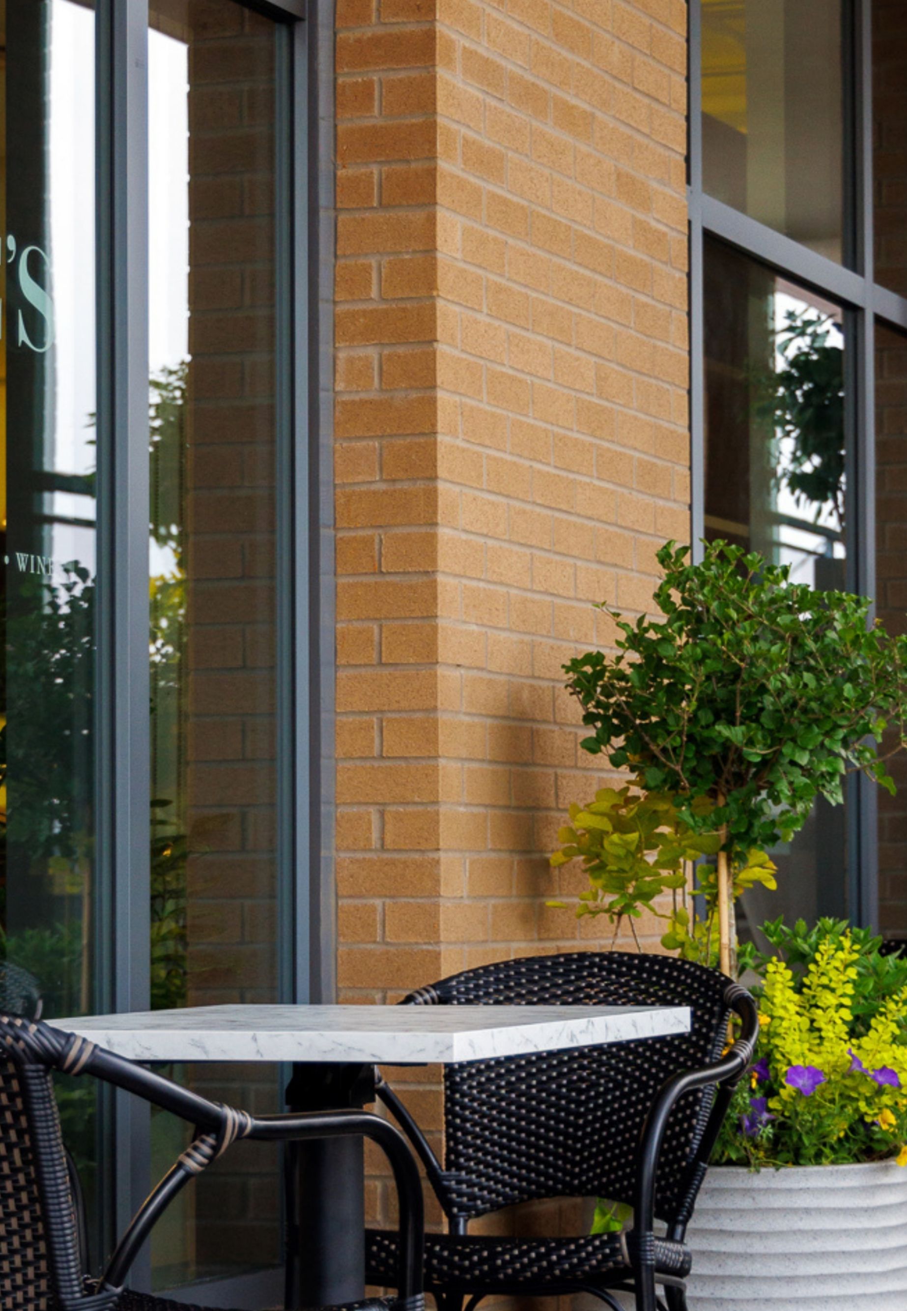 Al Fresco Dining32931