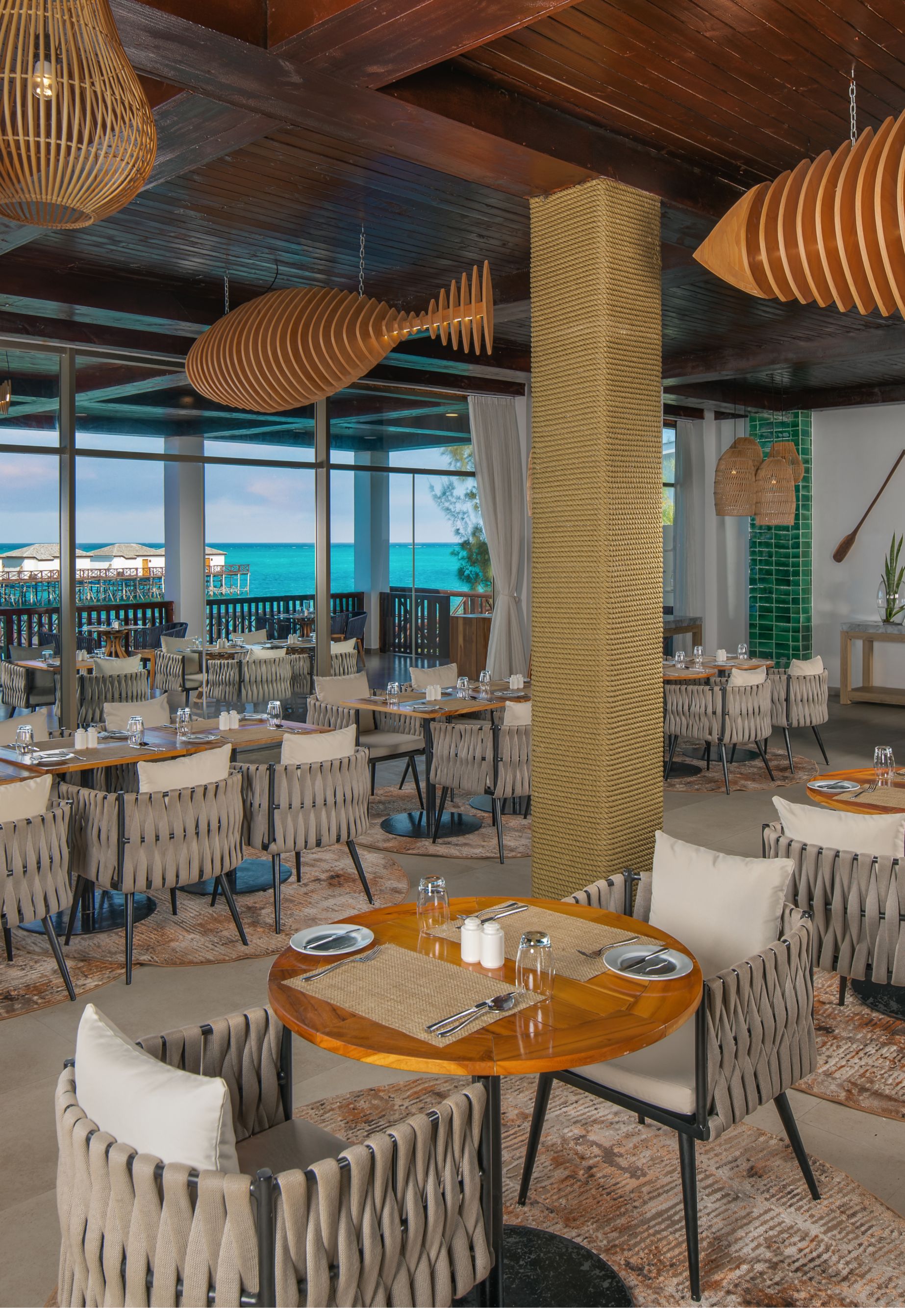 ZNZAK_LaMerRestaura 32305