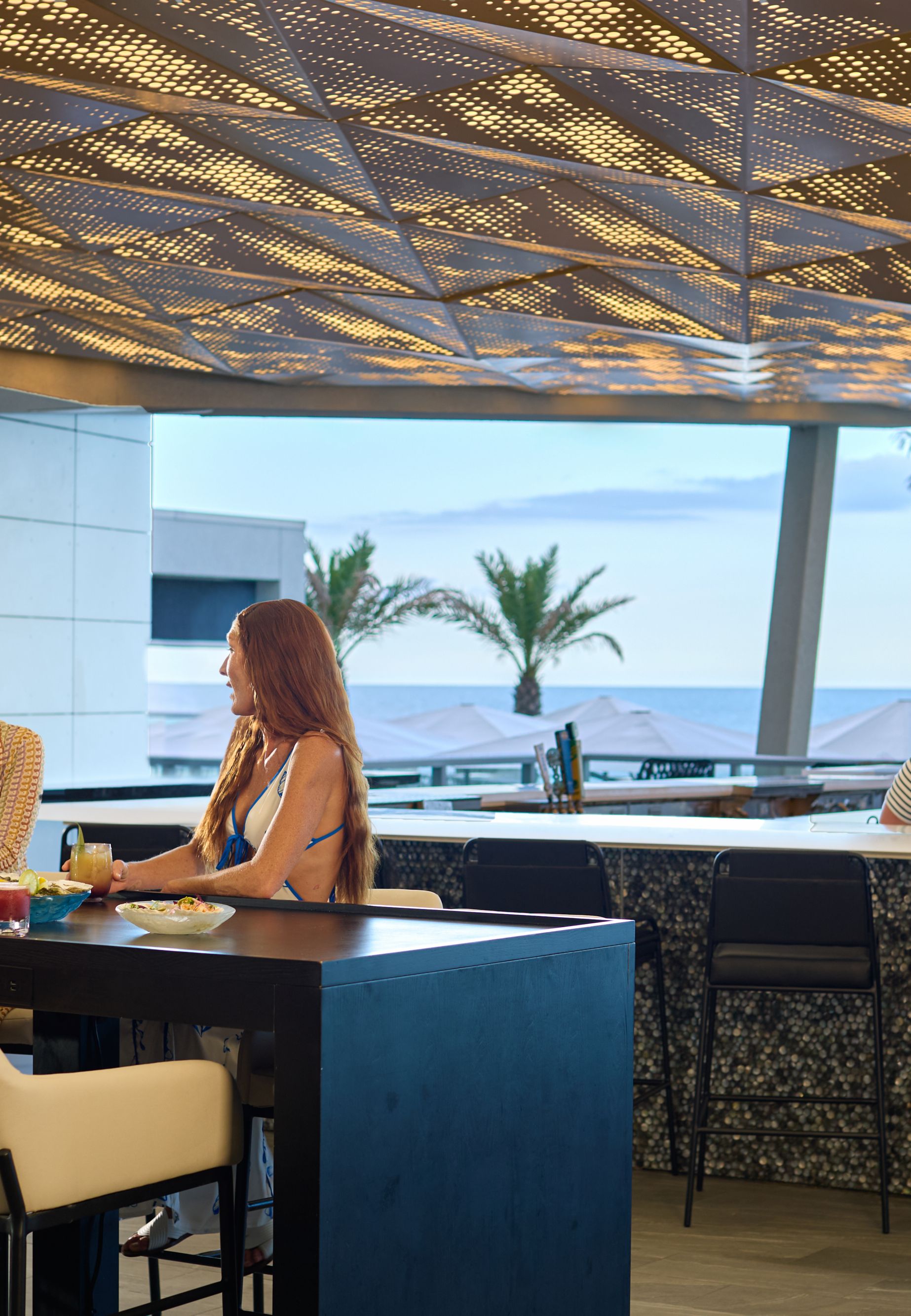 Evening-At-The-Bar 28126