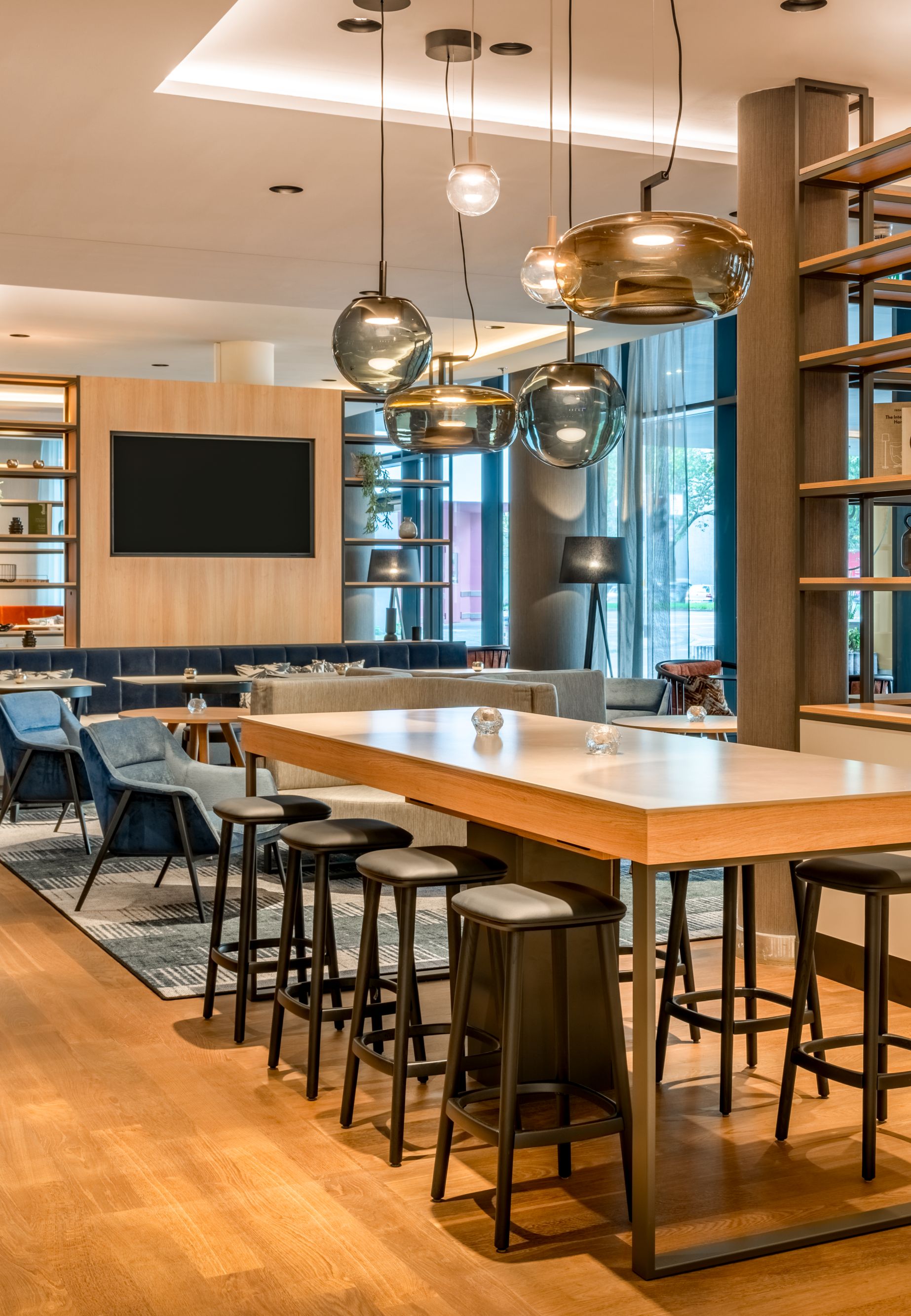 Kitchen and Bar 15962