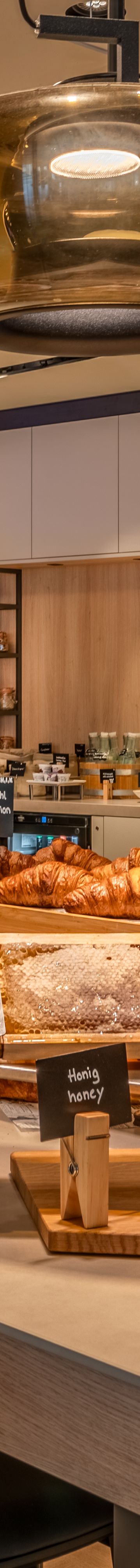 Kitchen and Bar 30471