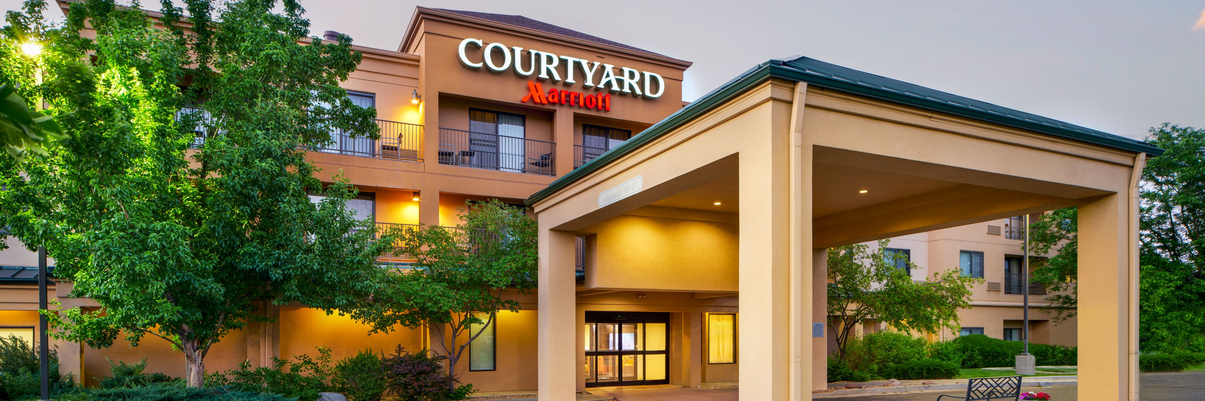 Hotels In Longmont CO Courtyard Boulder Longmont   Cy Denlg Denlg Exterior Dusk18476 72937 Pano Hor