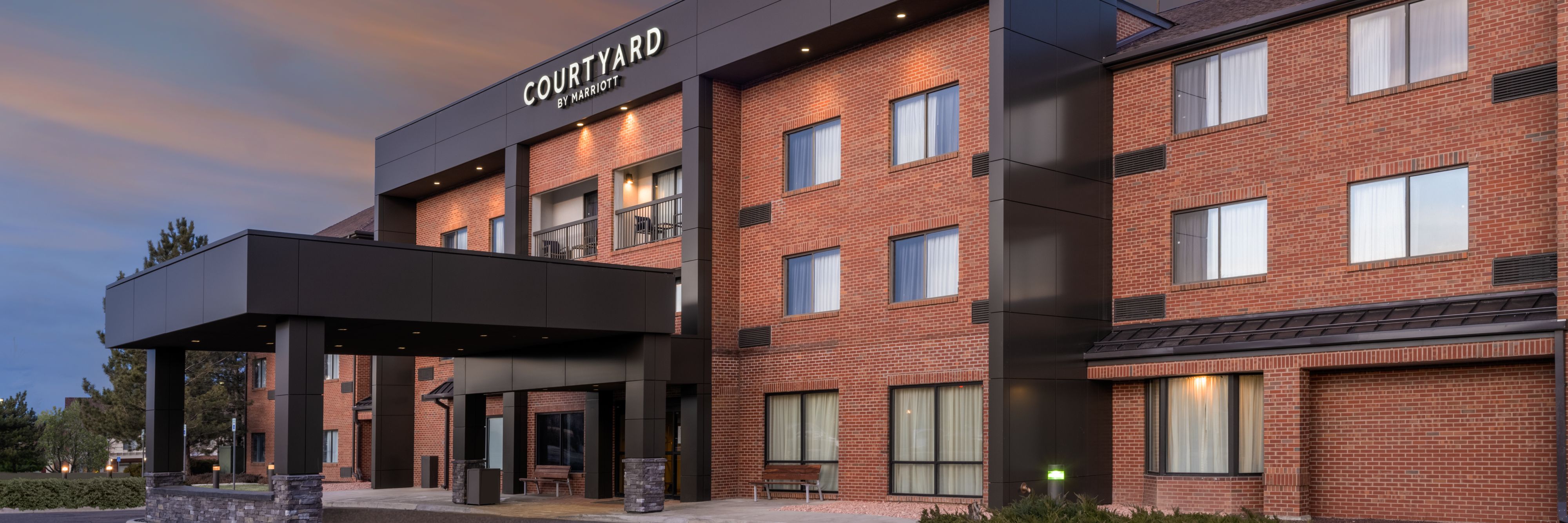 Hotels Near Boulder CO Courtyard Boulder Broomfield   Cy Denls Exterior 15664 Pano Hor