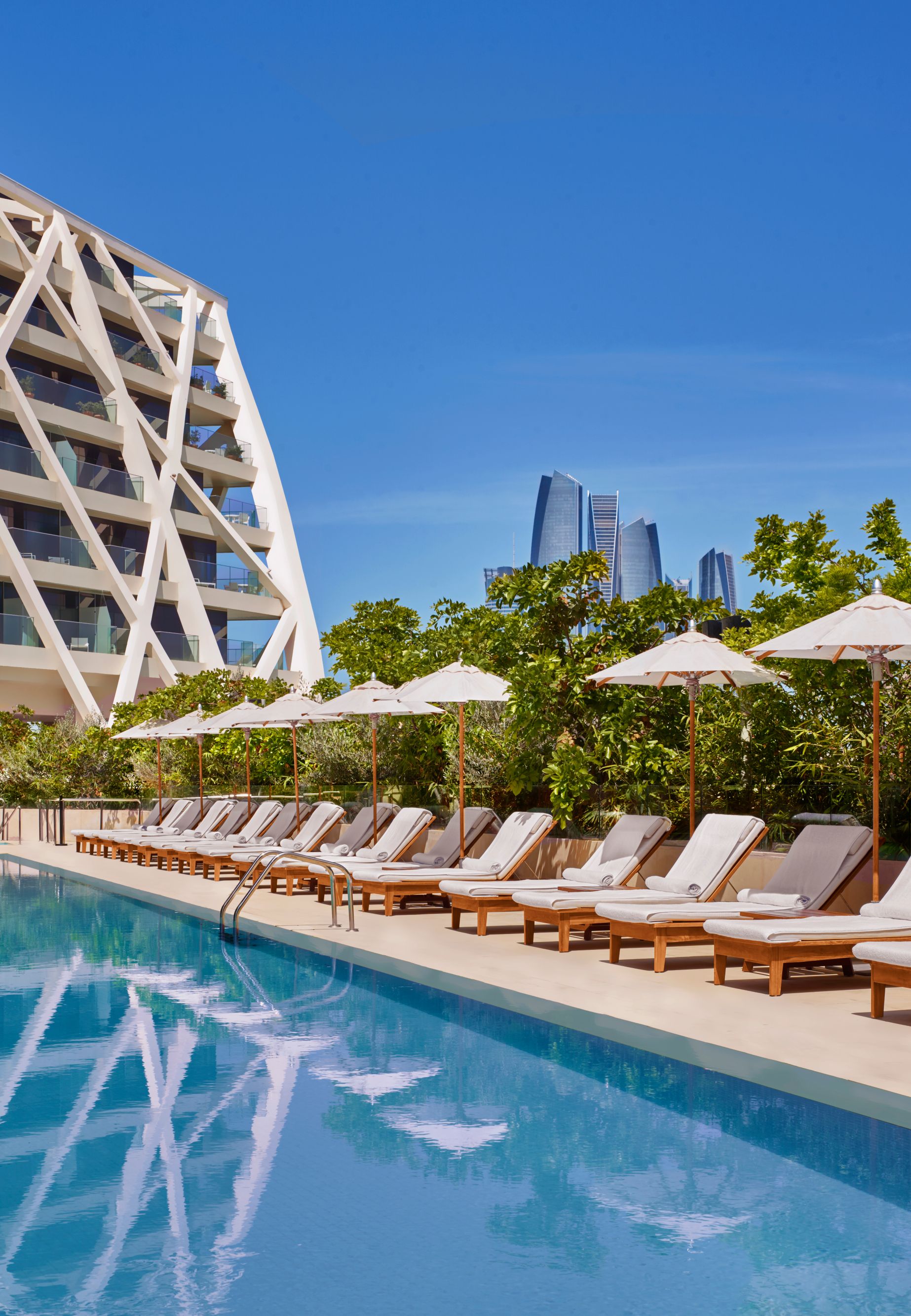  Exterior Day Pool 39106