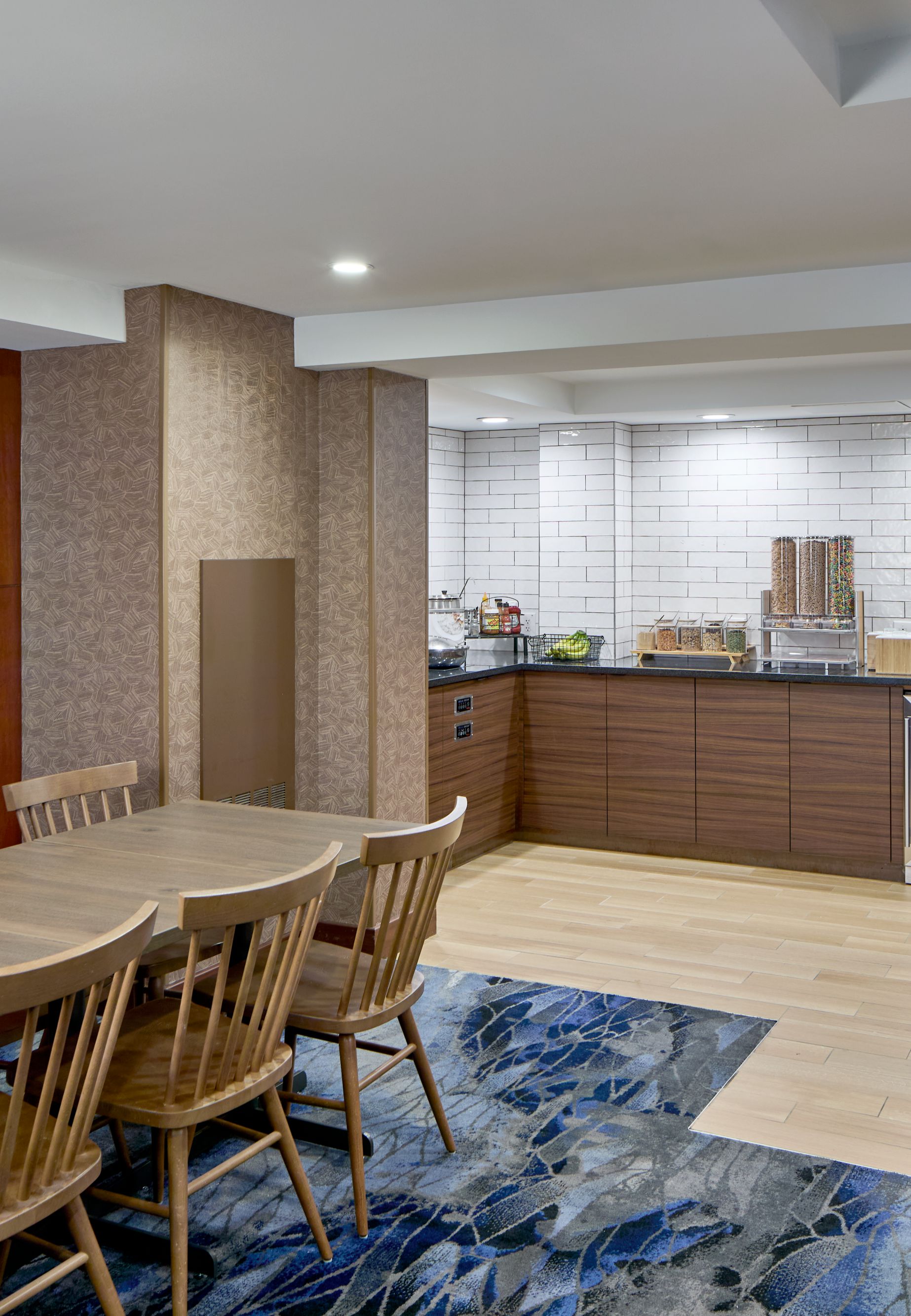 Breakfast Buffett Seating