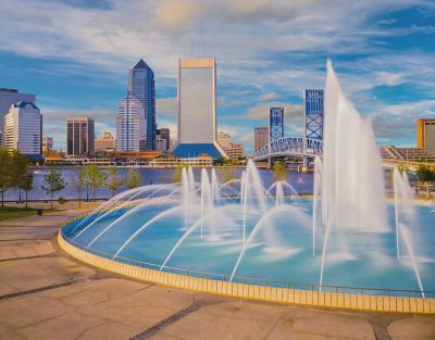 Large fountain with city skyline in the background