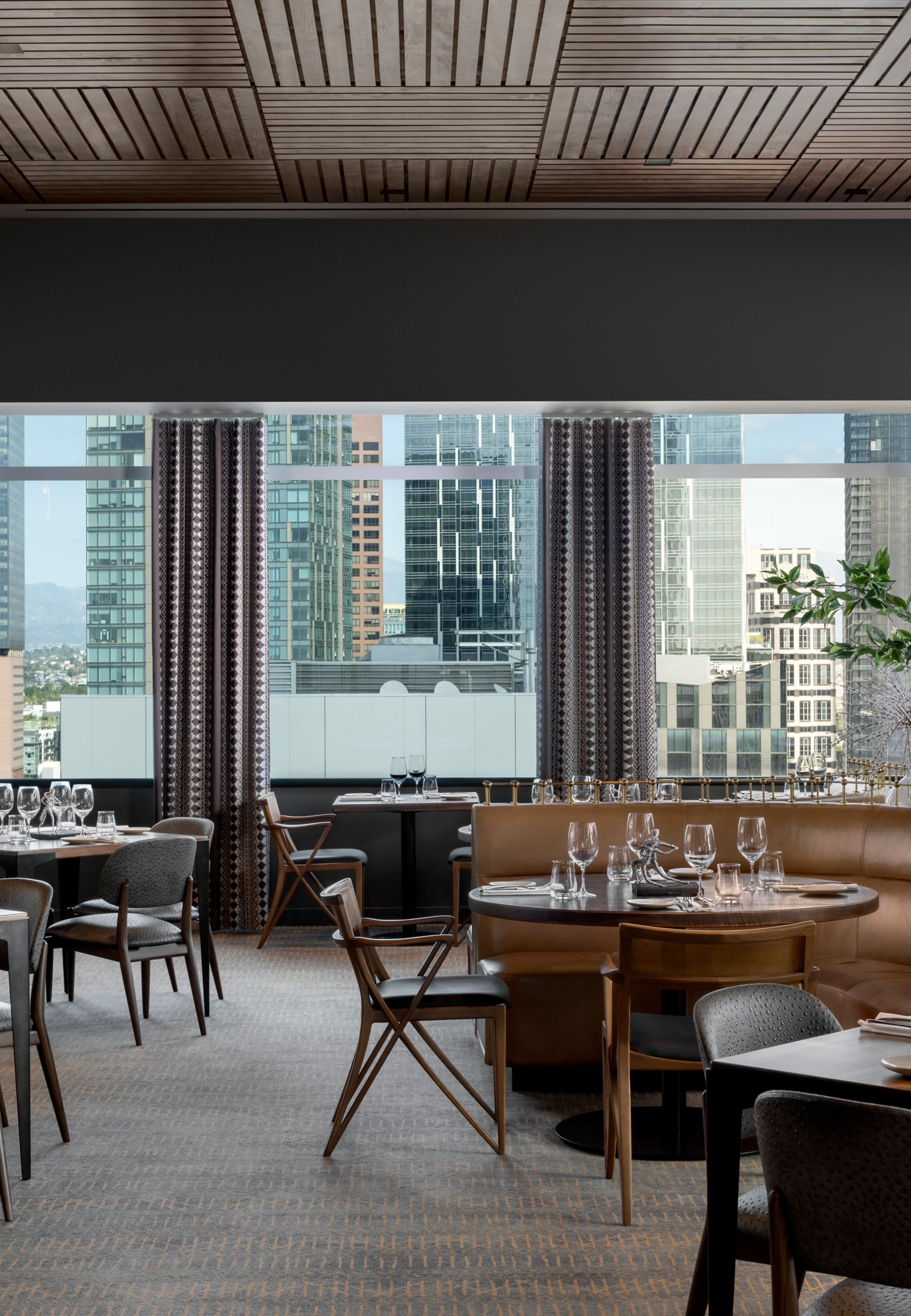 Leña Dining Room Day View