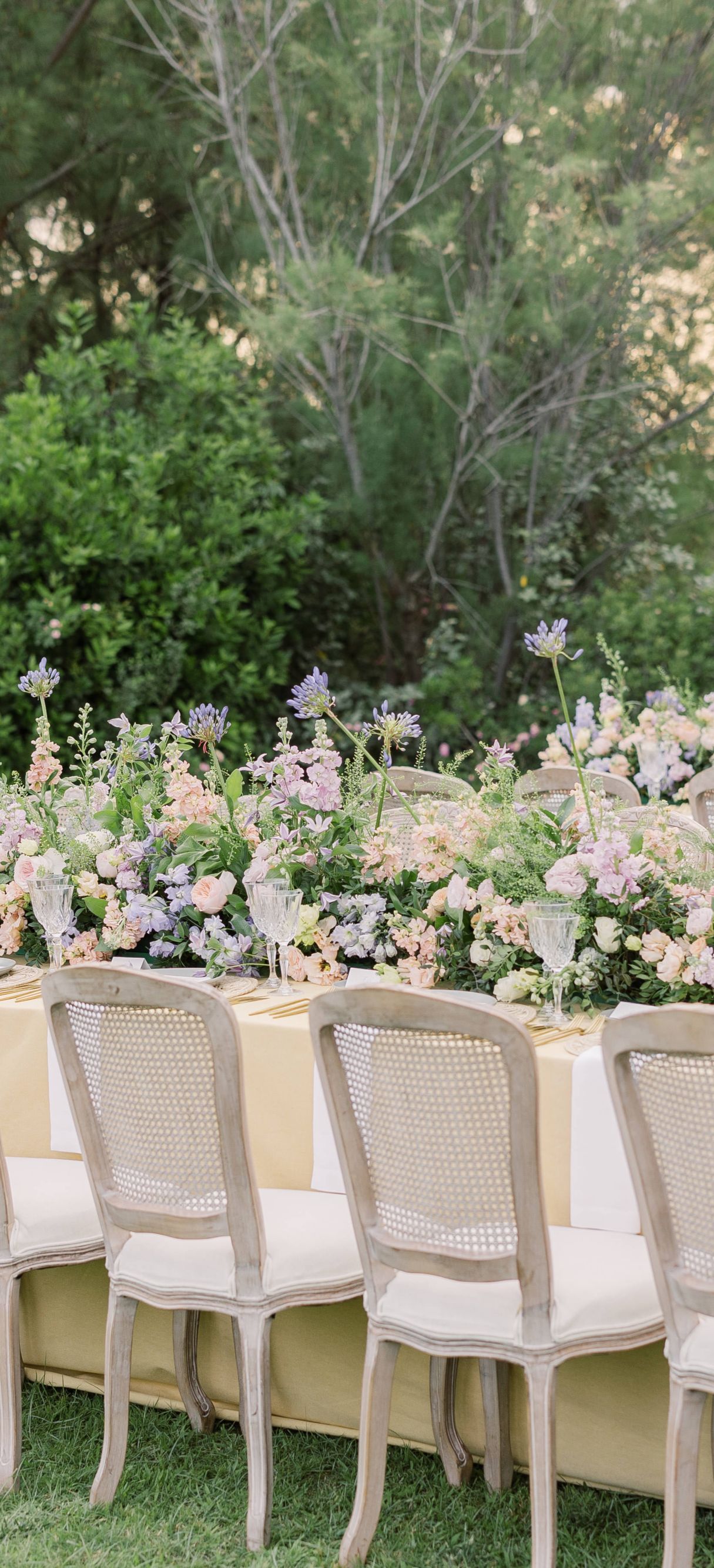 Outdoor wedding reception table