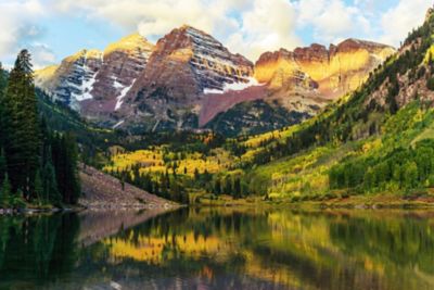 An expansive lake view at Maroon Bells with fall foliage
