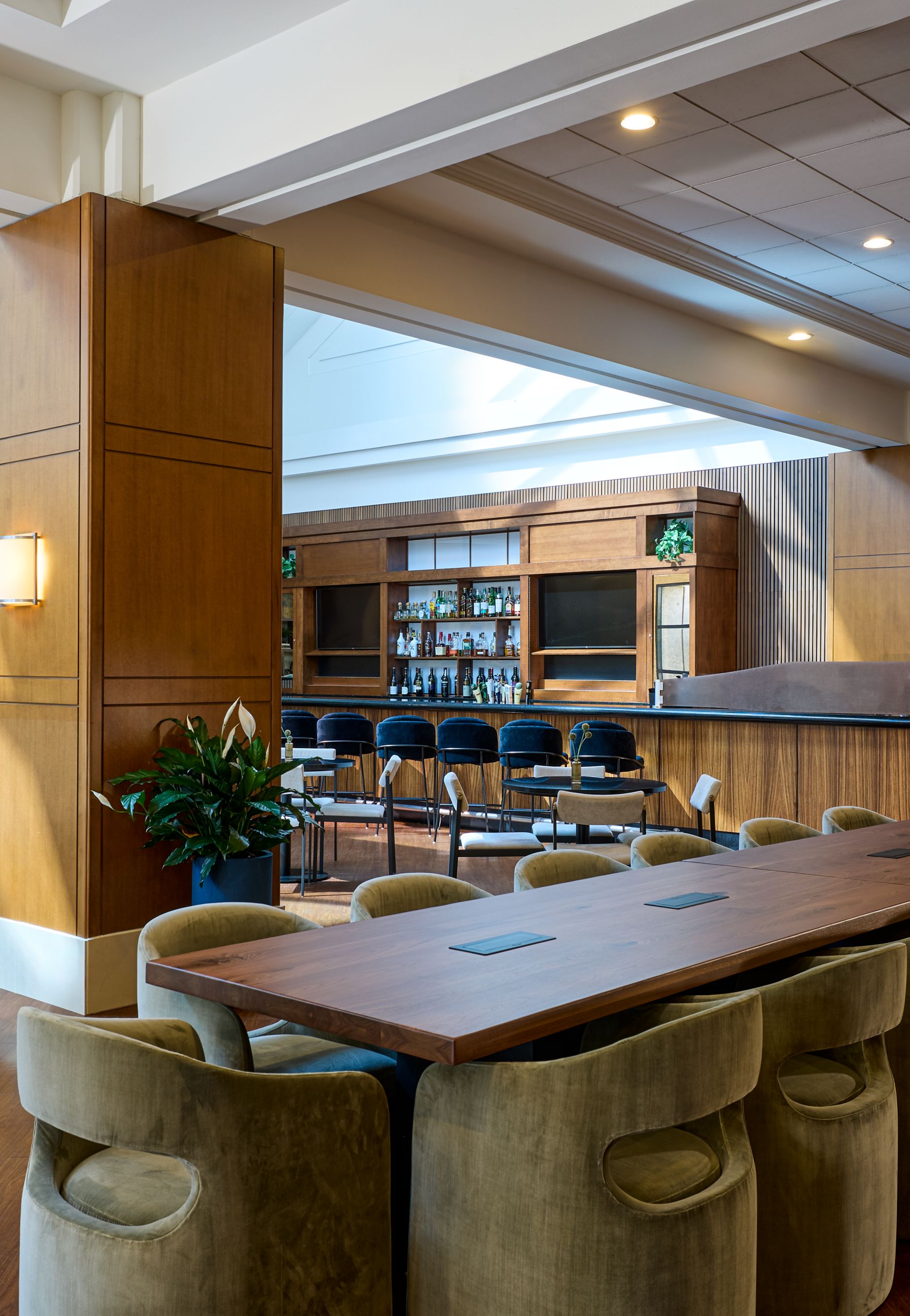 lobby-dining-area-13940