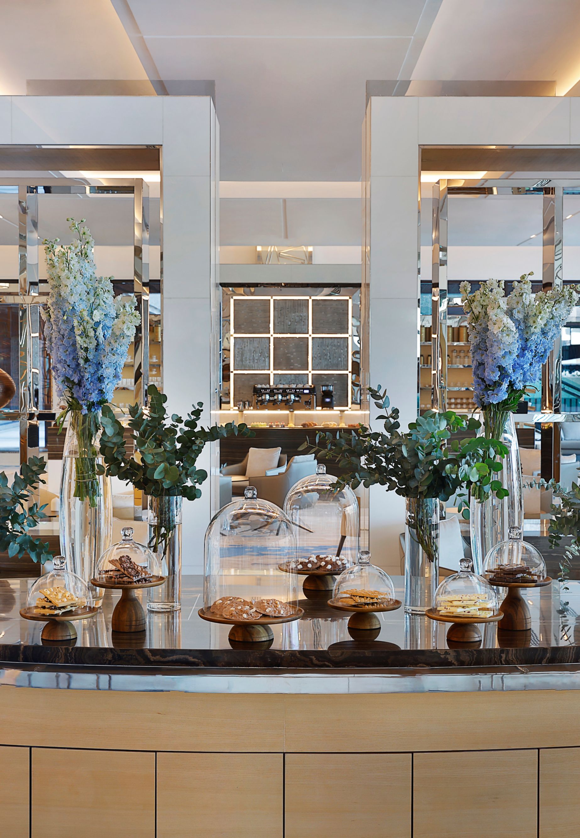 Lobby Lounge Display12737