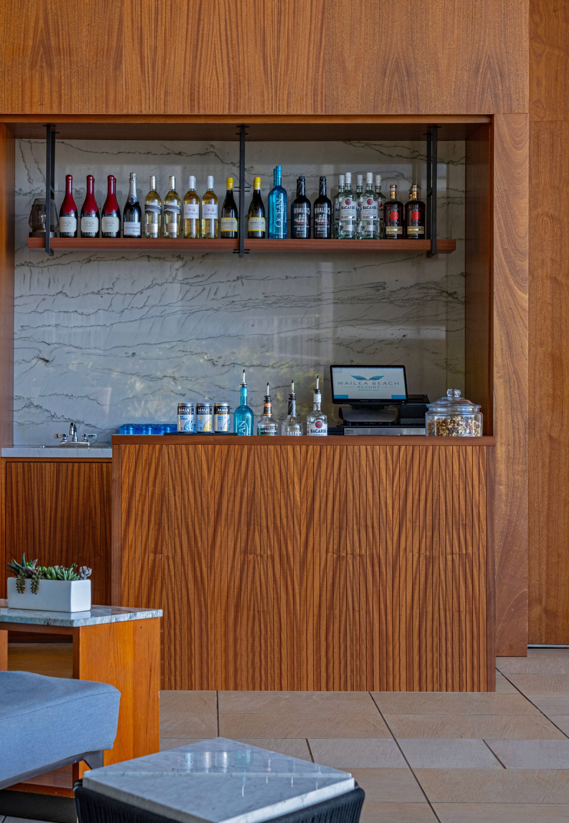 Makani Lobby Bar
