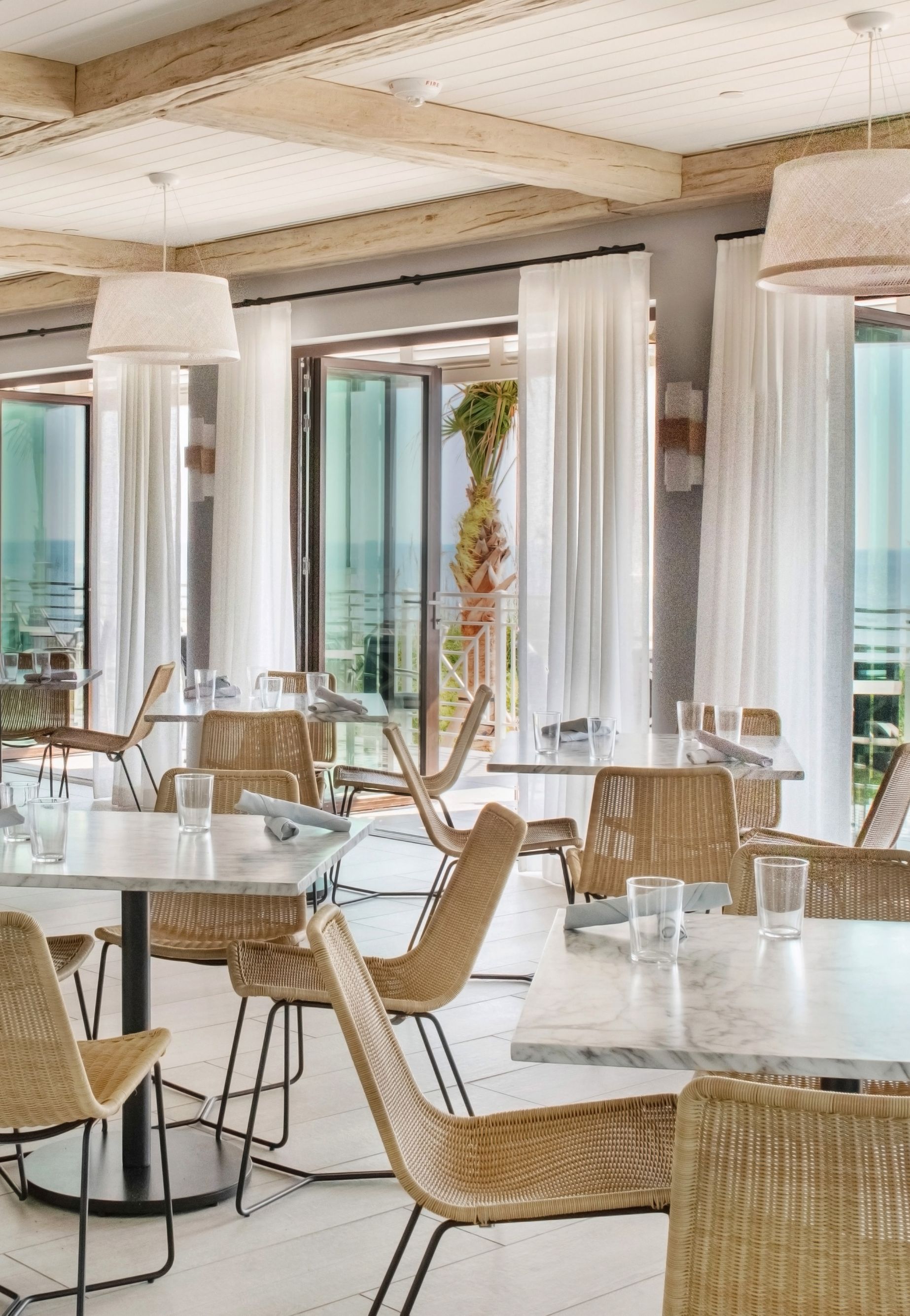 seaporch_indoor_dining