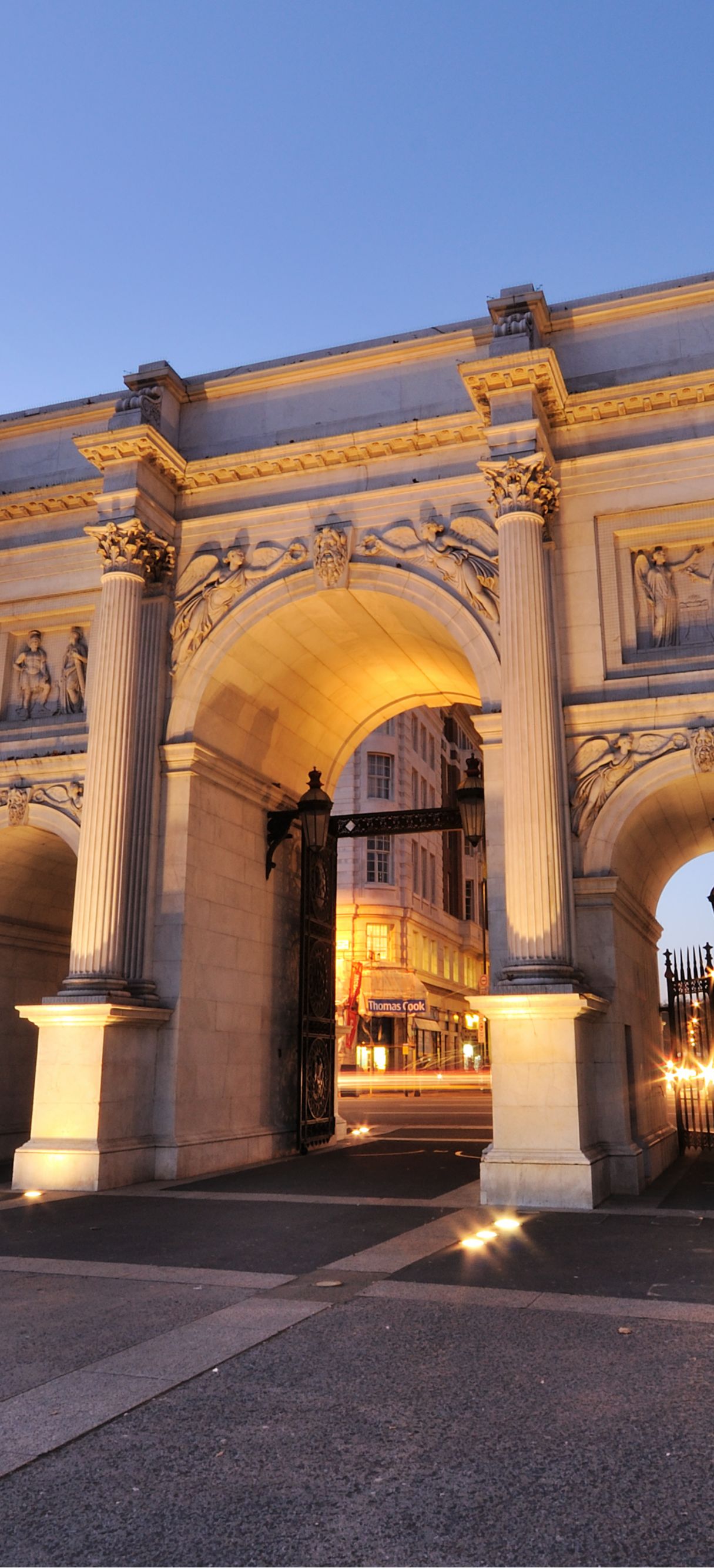 Marble arch. Мраморная арка Лондон. Триумфальная арка в Лондоне. Marble Arch в Лондоне. Hyde Park Marble Arch.