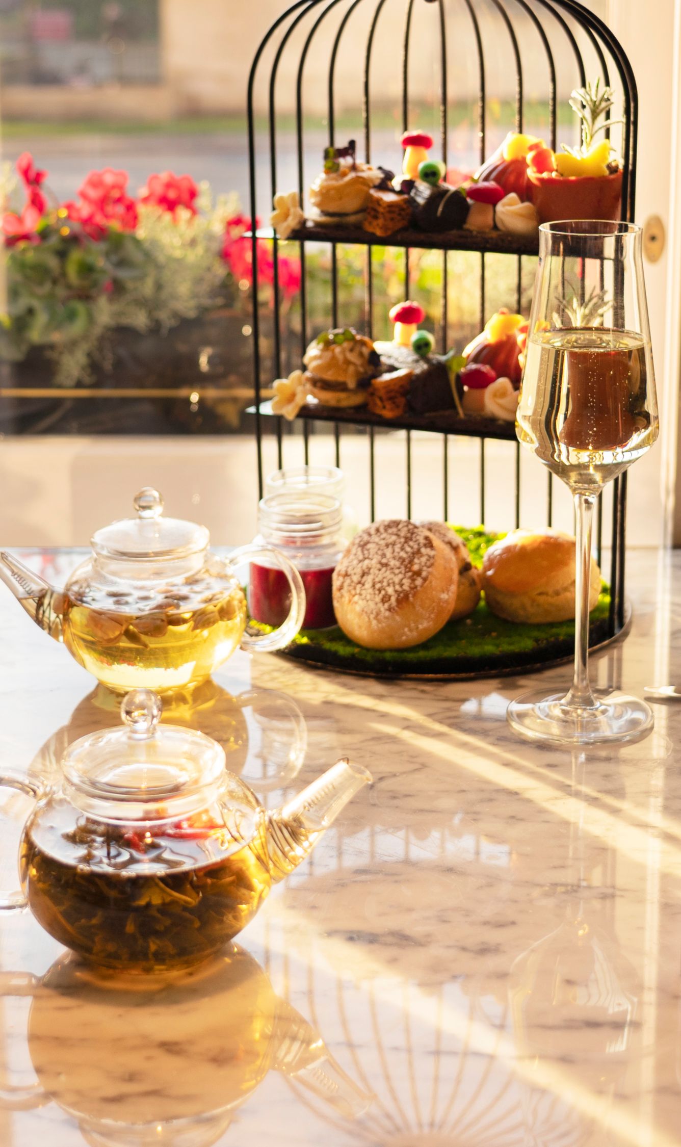 Guide to the best afternoon teas in Mayfair. Mayfair, known for its chic and sophisticated ambiance, is one of the most sought-after destinations for afternoon tea in London. With its picturesque streets lined with historic buildings and luxury boutiques, Mayfair offers a perfect setting for indulging in the quintessential British tradition of afternoon tea. Best Afternoon Tea in London #afternoontea #creamtea #Mayfair Things To Do In London | Things To Do In London