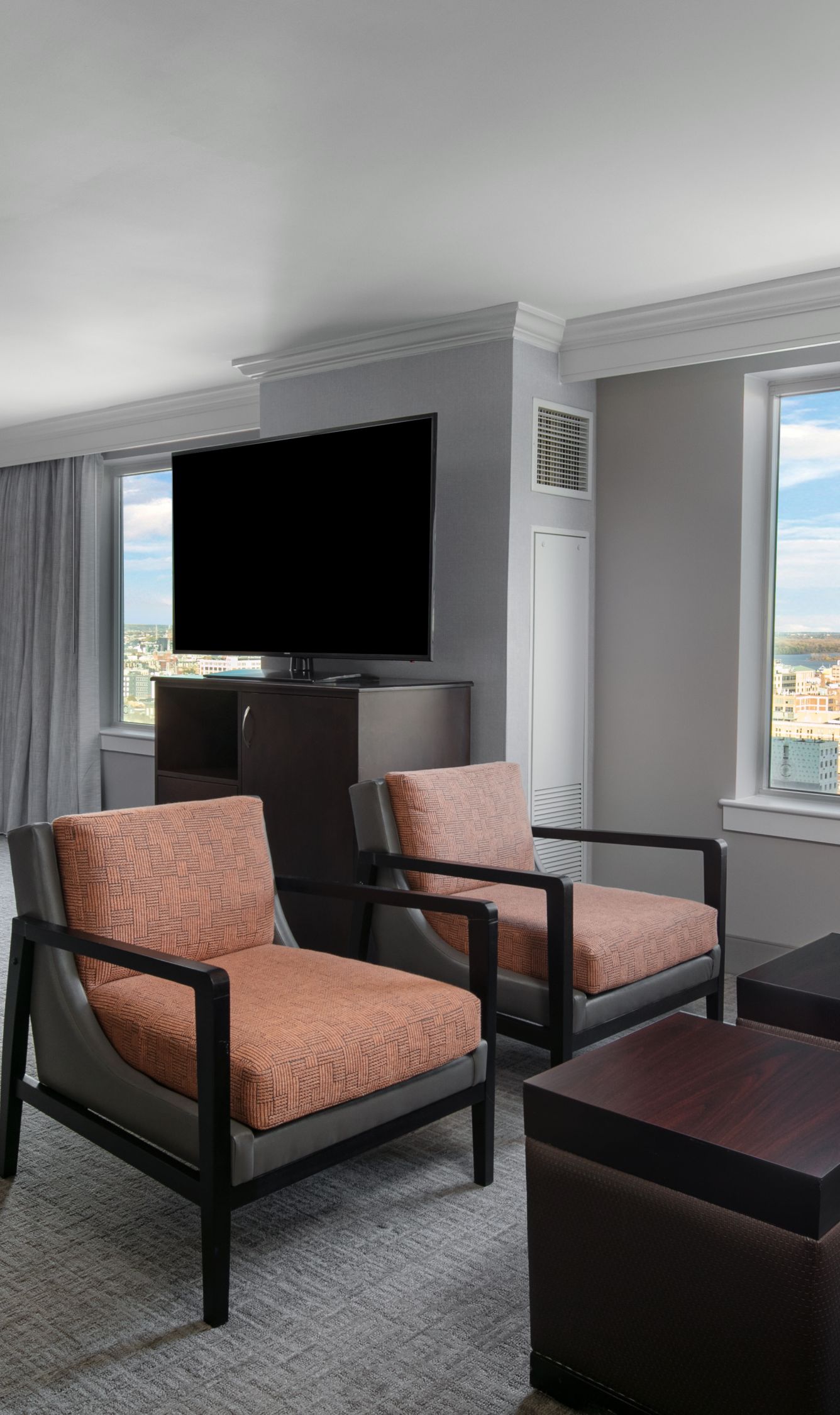 king bed living space