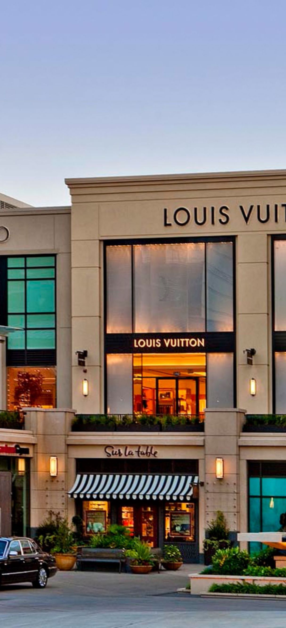 Louis Vuitton Store Bellevue, WA - Last Updated October 2023 - Yelp
