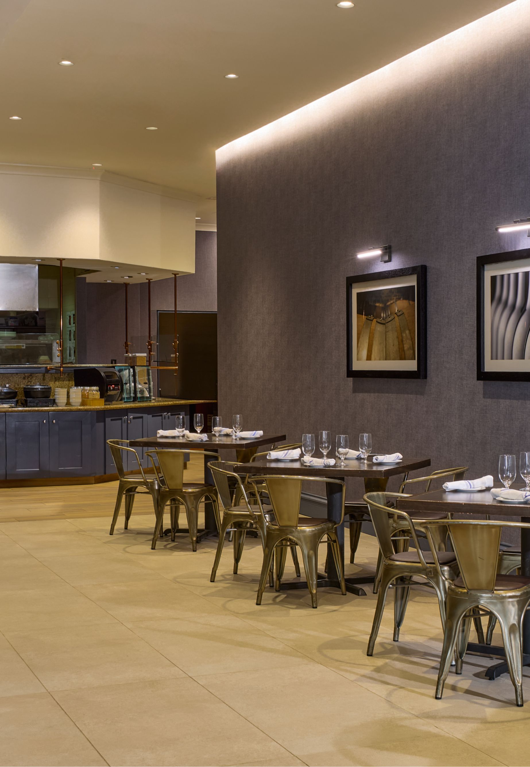 016_Restaurant_SOSBW38493