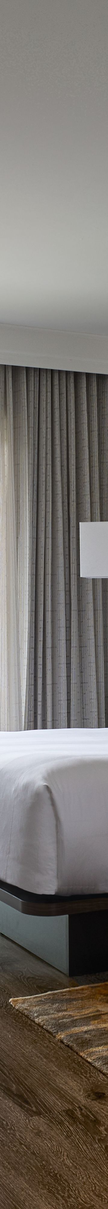 Queen with balcony 77569