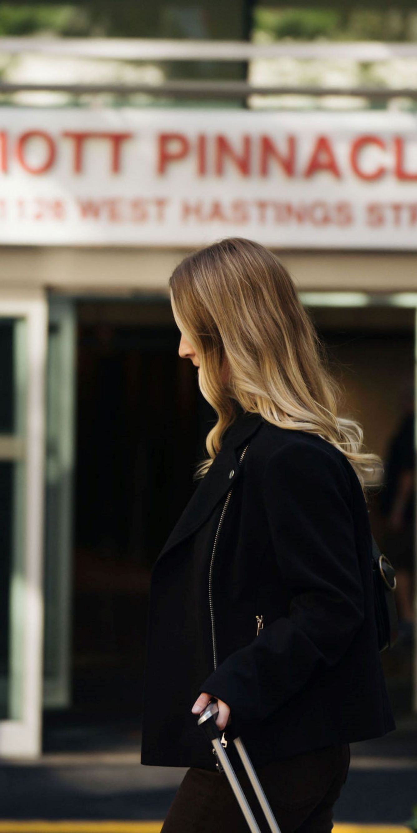 Guest entering the Vancouver Marriott Pinnacle Dow