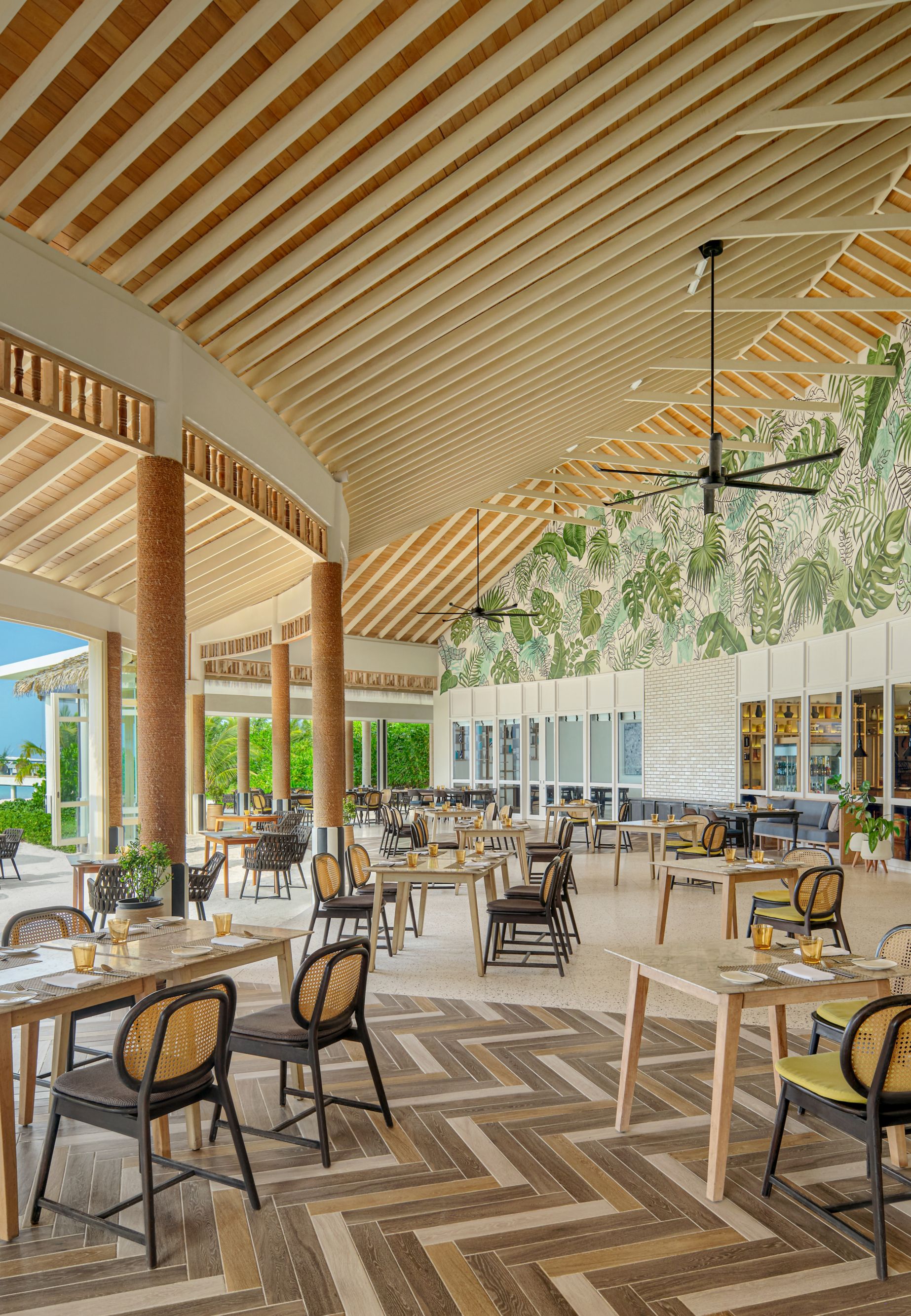 turquoise-indoor-40610