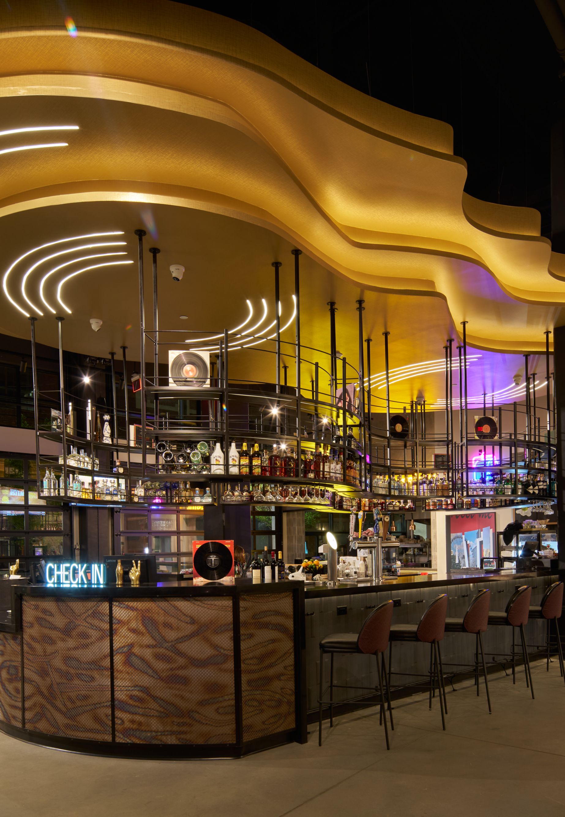 Bar Moxy