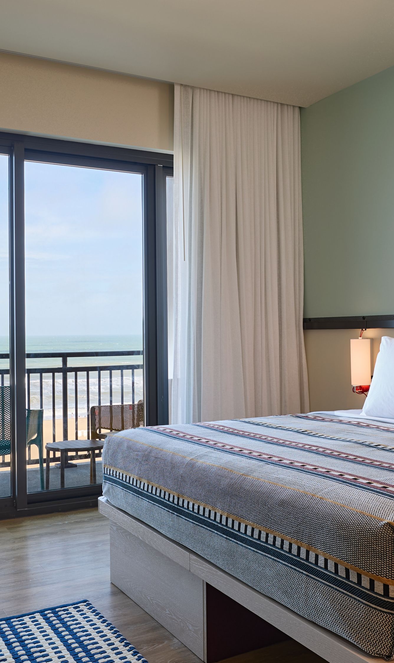 Moxy Virginia Beach Oceanfront - hotel rooms