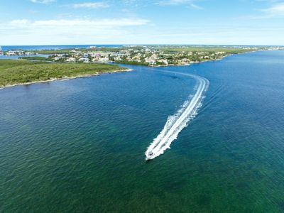 A boat leaving the shoreline