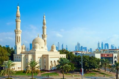 Jumeirah mosque during the day