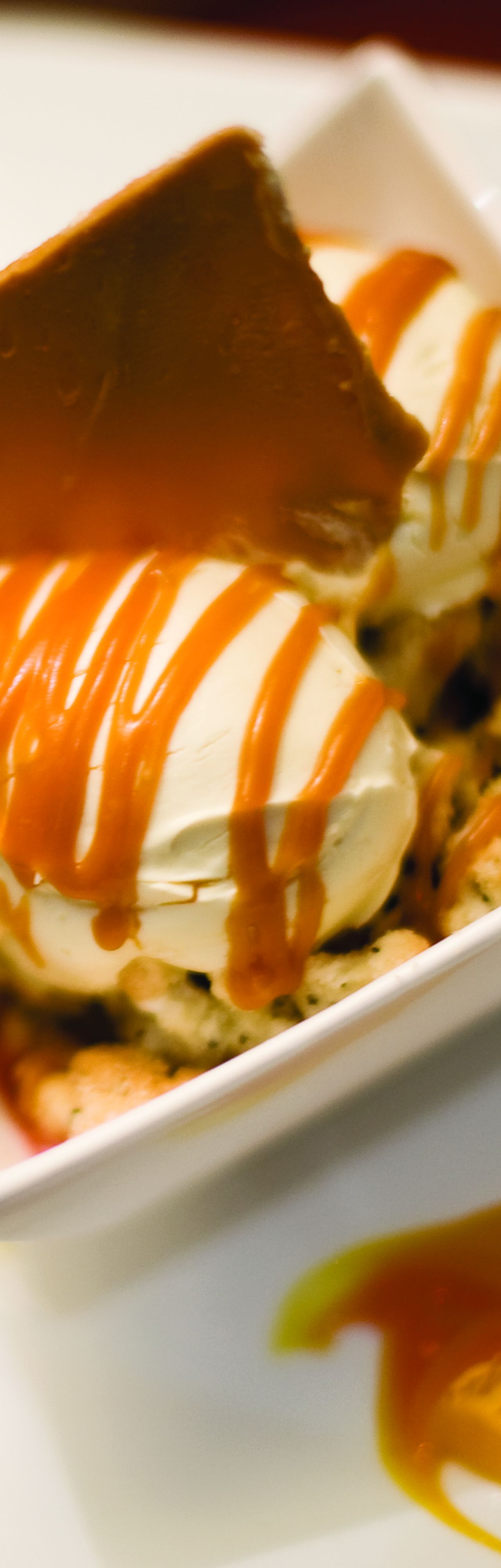 Vanilla ice cream drizzled with caramel