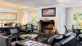 Lounge with leather sofas, a fireplace and dining tables