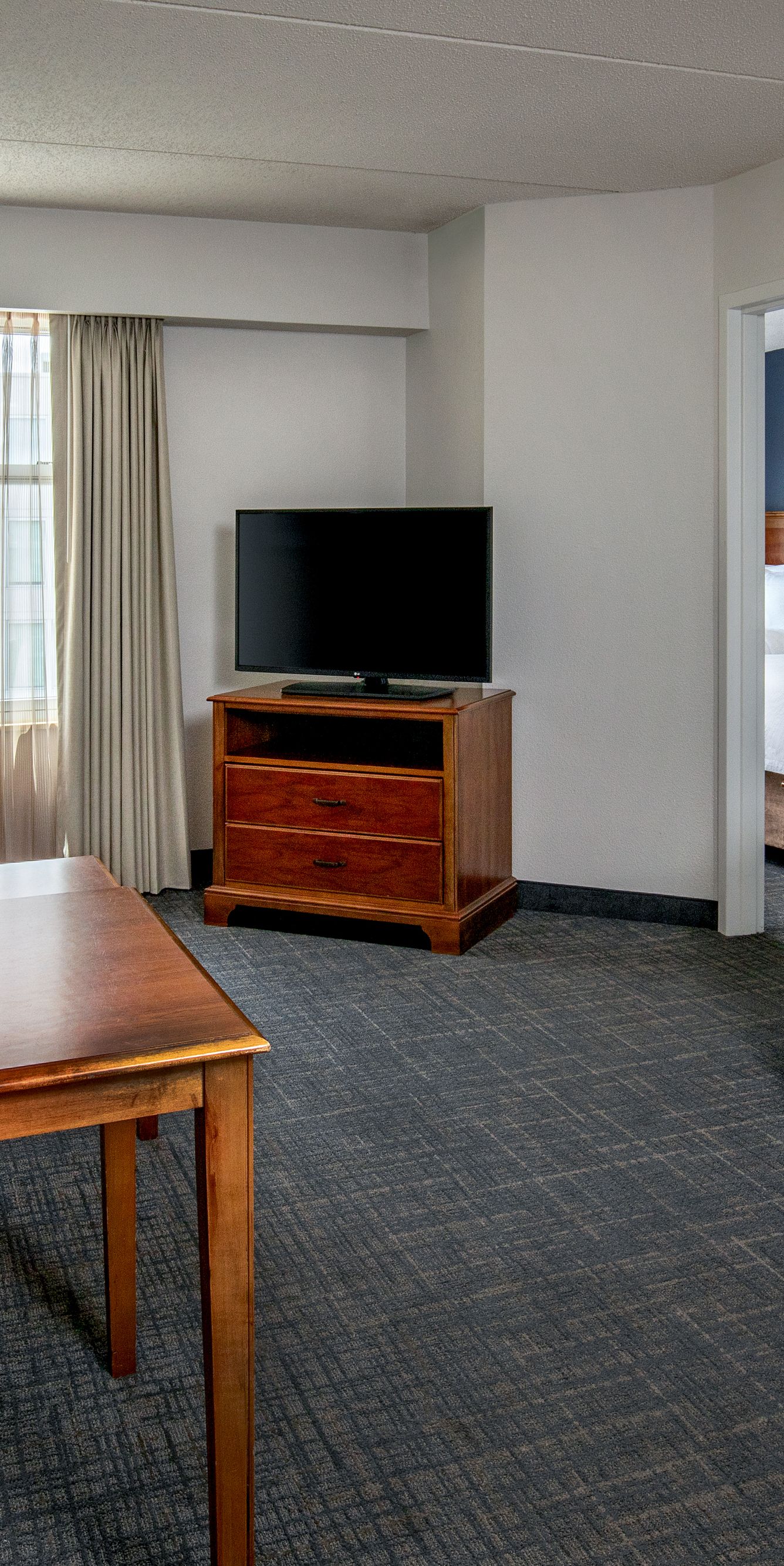 Chesapeake extended-stay pet friendly hotel with full kitchens and sofa  beds.