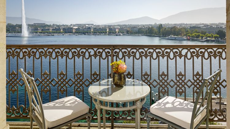 Balcony with Lake Geneva and Jet d'Eau Views 