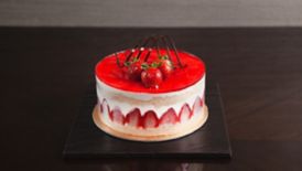 The Ritz-Carlton Cakes: Strawberry Cream