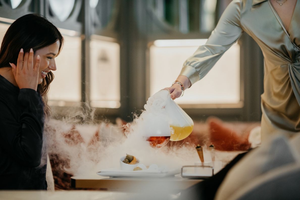Cocktails with pouring with smoke