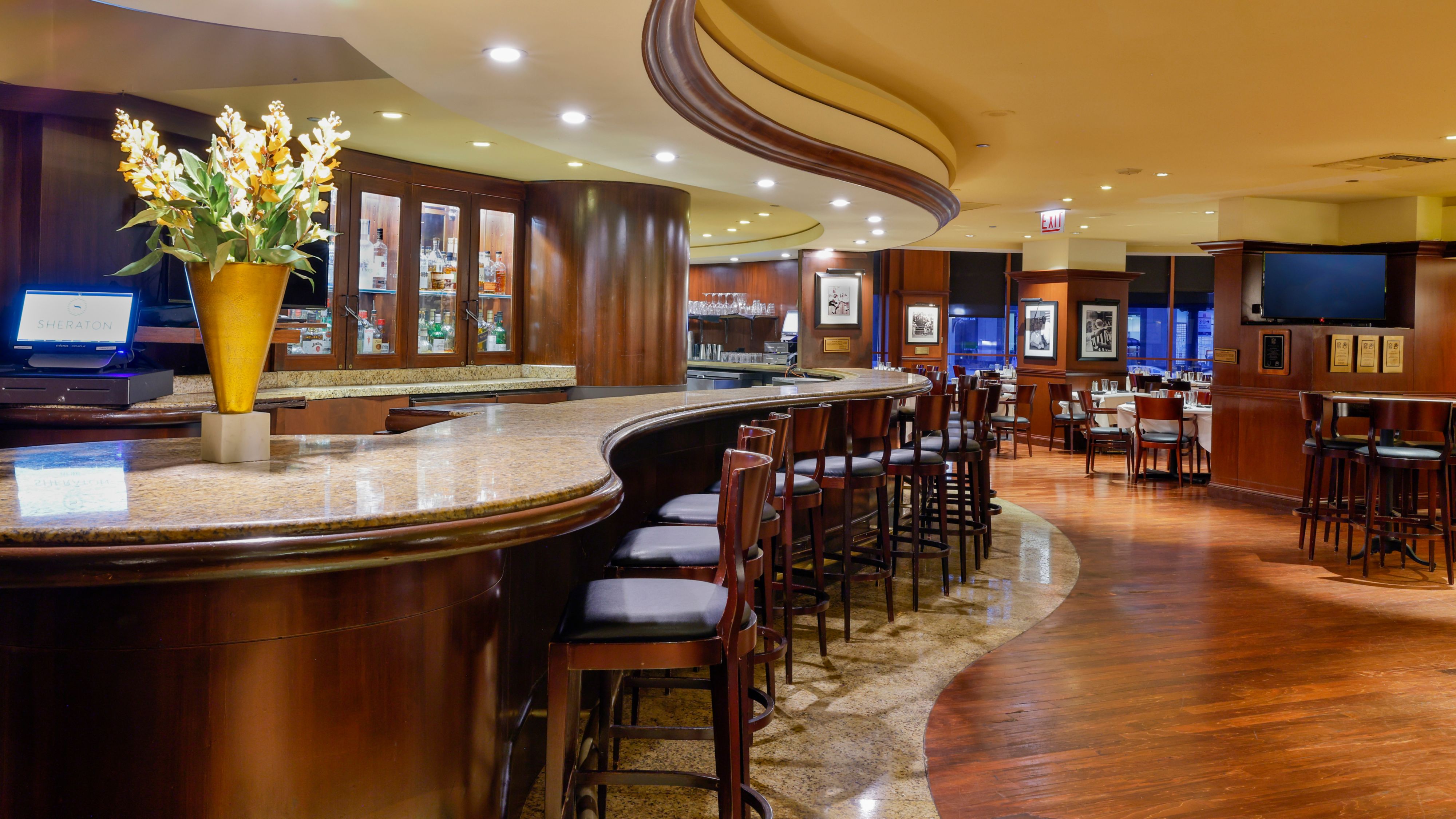 Restaurants by Chicago Riverwalk Sheraton Grand Chicago Riverwalk hanrej 1336x751 hq bild Restaurants by Chicago Riverwalk Sheraton Grand Chicago Riverwalk
