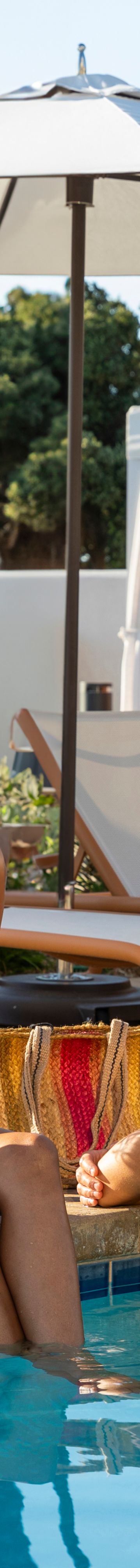 Lanai Poolside 18728