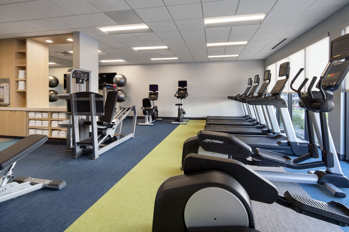 gym, fitness room, exercise room