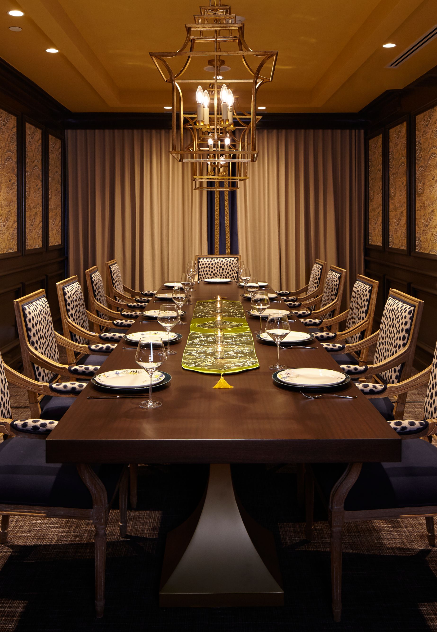 Dynasty Boardroom 38528