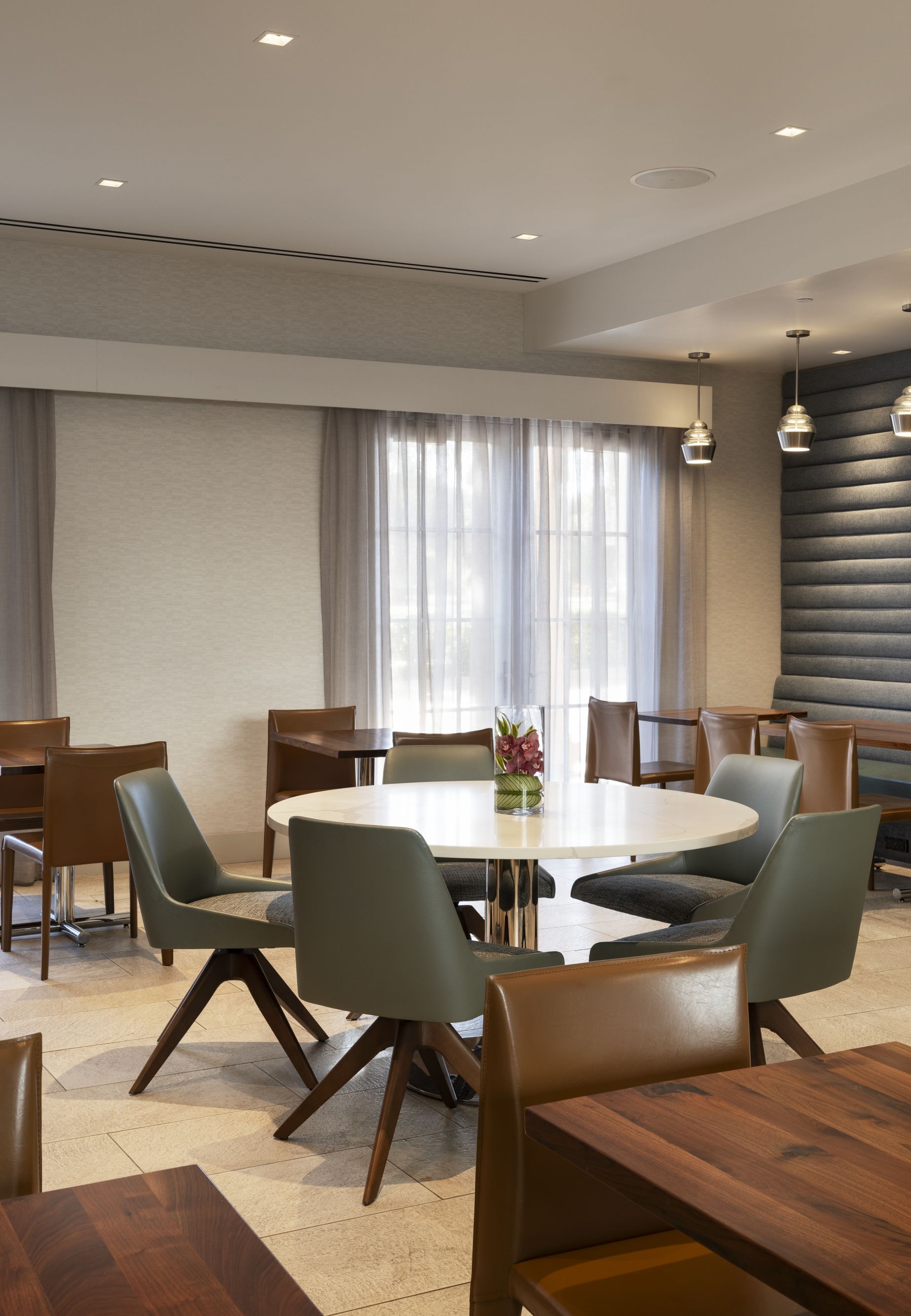 Café Soleil Tables 38990