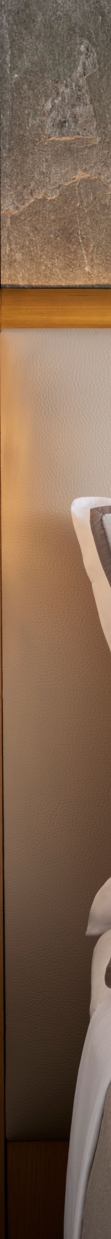 waswc-king-bedside-30403