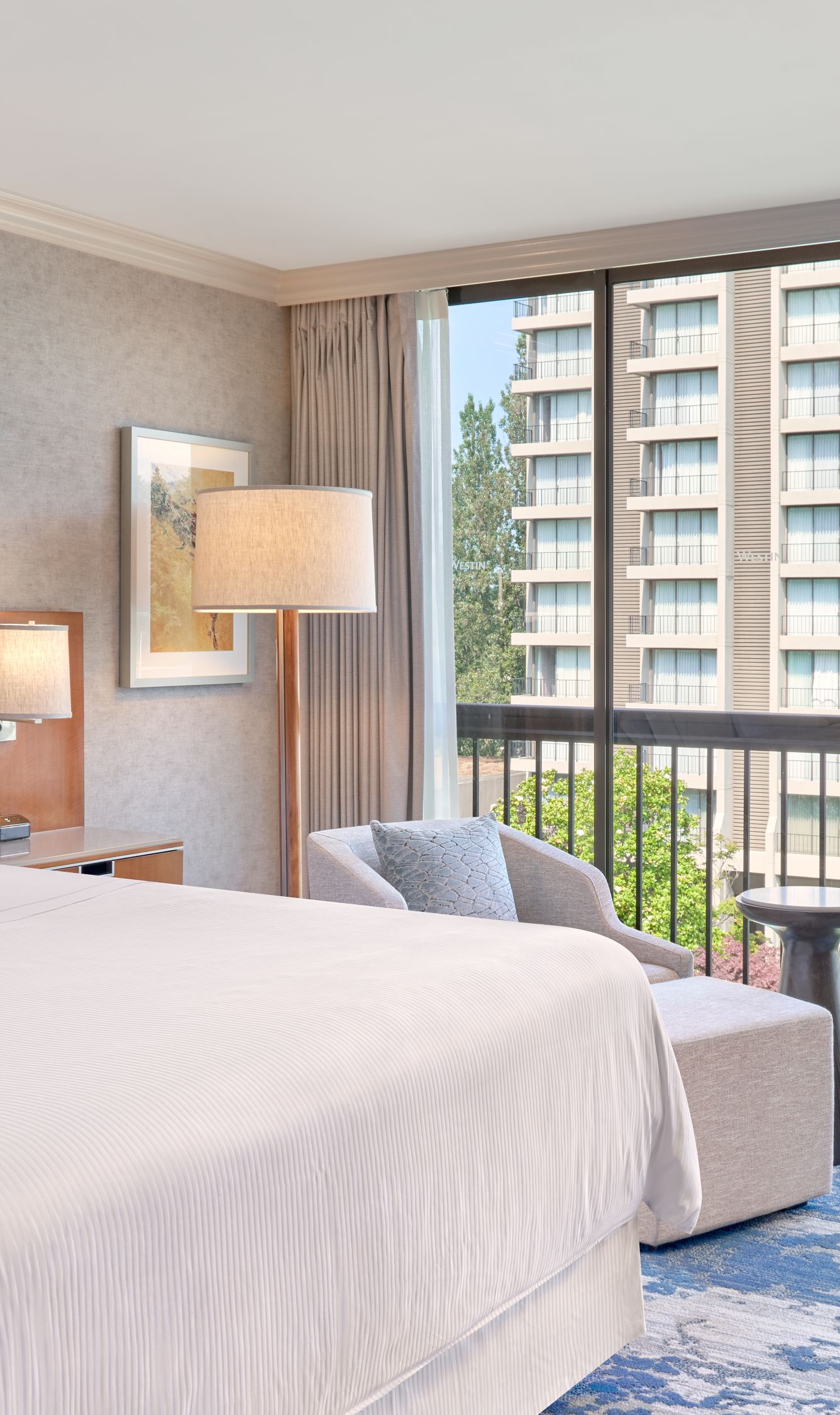 King Superior Guest Room – Pool & Garden View