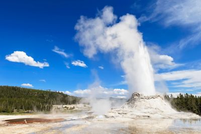 A geyser caught mid-eruption
