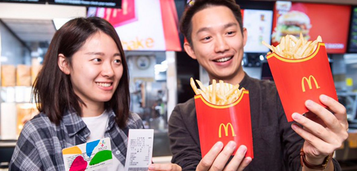 台灣麥當勞支付選擇最多元 四大電票一次到位同步開刷 首度攜手悠遊卡公司 4/17起 憑悠遊卡交易明細享「大薯買一送一」