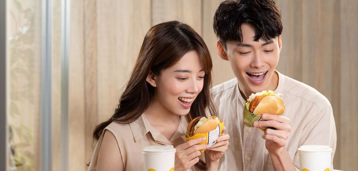 台灣麥當勞自8月4日起至9月14日止，推出全新「異國風味系列」起司脆薯雙牛堡、柚香塔塔脆鷄堡，透過味蕾微解封，為生活增添新鮮感！