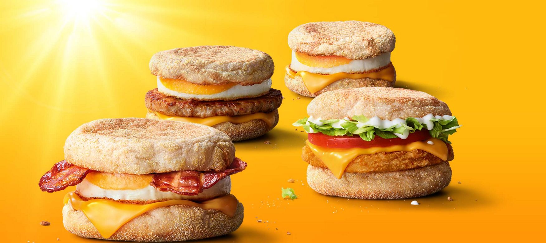 Das Bild zeigt den McMuffin® Bacon & Egg, McMuffin® Sausage & Egg, McMuffin® Fresh Chicken und den McMuffin® Egg.