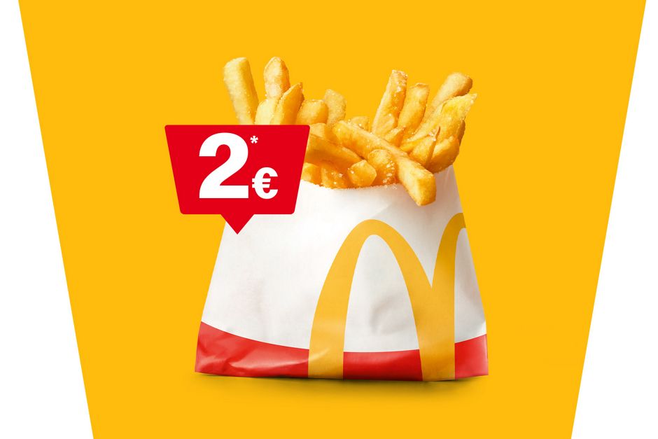 Man sieht kleine Pommes für 2€