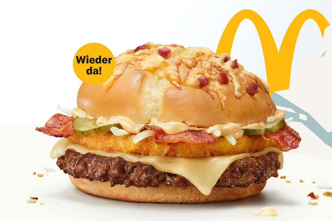 Der Big Rösti Hüttengaudi vor einem schneebedeckten Berg.